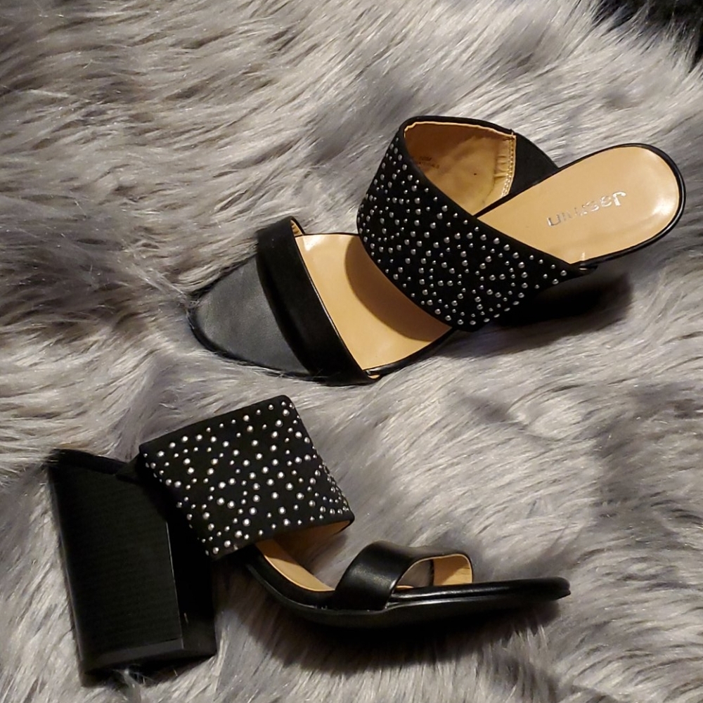 2/$15🦋 🖤Studded Heels🖤
